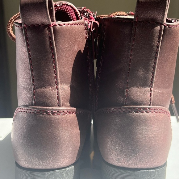Link Toddler Girl Brown Boots. Size 4. Side zipper closure. Lace Ups. - Picture 3 of 5